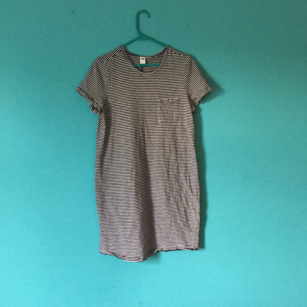 Black and white striped pocketed T-shirt dress